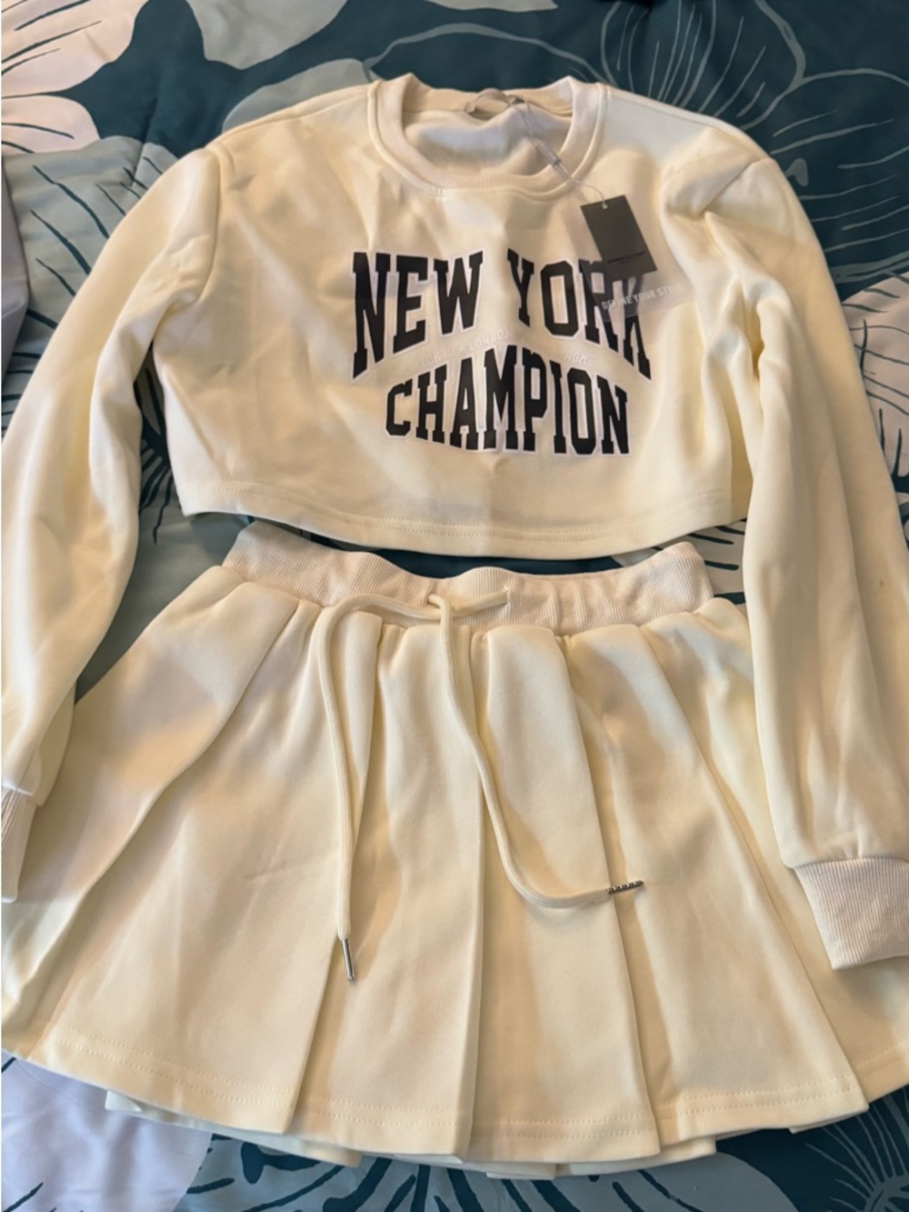NEW YORK CHAMPION Cropped Sweatshirt & Skirt Set - Ivory